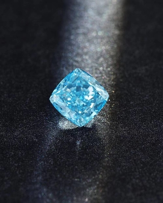 Gevşek CVD Laboratuvarında Yetiştirilen Sentetik Fantezi Canlı Mavi Elmas Yastık Şekli 2.25ct IGI Sertifikalı