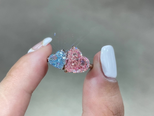 Pembe ve Mavi Laboratuvar Yetiştirilmiş Elmas Yüzükler İkiz Kalp Şekli 18K Beyaz Altın Yüzükler