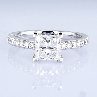 18k 1.5ct+ Prenses Tasarım Yüzüğü Günlük Tarzı Prenses Şekli Beyaz Sentetik Elmas Yüzük