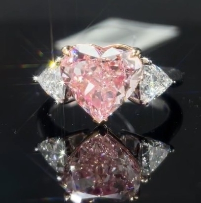 Özel yapımı kalp kesimi laboratuvarı yapımı elmas yüzük pembe mücevher 4.03ct Üç taş tarzı